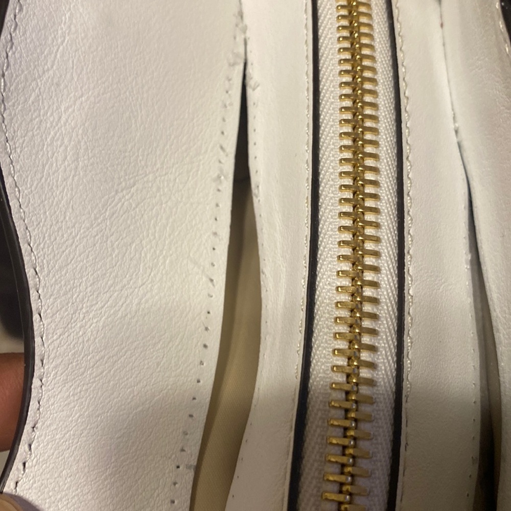 MICHAEL MICHAEL KORS WHITE LEATHER LOCK 🔐 DETAILS BAG - Picture 9 of 16